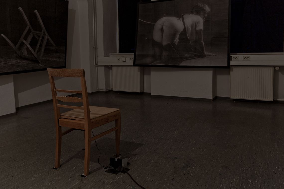 Schwarz Zimmer — installation view